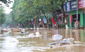 Lào Cai sau lũ: bùn đất ngổn ngang, người dân vật lộn dọn dẹp Lào Cai sau lũ: bùn đất ngổn ngang, người dân vật lộn dọn dẹp