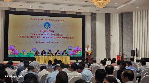 đại biểu phát biểu 2